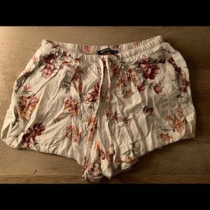 BRANDY MELVILLE floral soft shorts